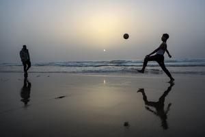 MEDIO ORIENTE-CIUDAD DE GAZA-PLAYA-VIDA COTIDIANA
