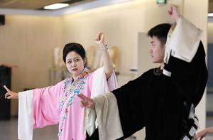 CHINA-SHAANXI-XI'AN-OPERA QINQIANG-JOVENES INTERPRETES