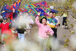 CHINA-VACACIONES DE PRIMAVERA-FERIADO DEL QINGMING-ESTUDIANTES-ACTIVIDADES