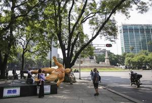 MEXICO-CIUDAD DE MEXICO-COPA MUNDIAL DE LA FIFA 2026-ESCULTURAS-PROTESTA