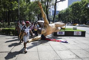 MEXICO-CIUDAD DE MEXICO-COPA MUNDIAL DE LA FIFA 2026-ESCULTURAS-PROTESTA