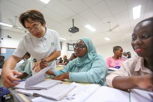 TANZANIA-DAR ES SALAAM-ENSEÑANZA DEL IDIOMA CHINO