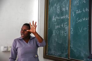 TANZANIA-DAR ES SALAAM-ENSEÑANZA DEL IDIOMA CHINO