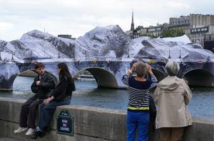 FRANCIA-PARIS-PONT NEUF-INSTALACION ARTISTICA