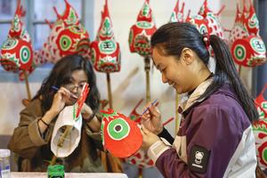 CHINA-ANHUI-LINTERNAS CON FORMA DE PEZ