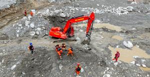 CHINA-XIZANG-GYIRONG-AVALANCHA DE LODO-RESCATE