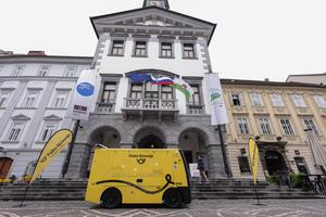 ESLOVENIA-LIUBLIANA-ROBOT DE REPARTO INTELIGENTE