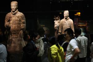 CHINA-SHAANXI-XI'AN-MUSEO DEL SITIO DEL MAUSOLEO DEL EMPERADOR QINSHIHUANG-FOSO NO. 2-RENOVACION