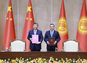 KIRGUISTAN-BISHKEK-XI JINPING-PRESIDENTE KIRGUIS-CONVERSACIONES
