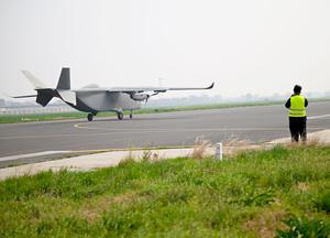 CHINA-HENAN-ZHENGZHOU-VEHICULO AEREO DE CARGA NO TRIPULADO-VUELO INAUGURAL