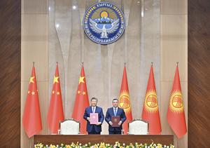 KIRGUISTAN-BISHKEK-XI JINPING-PRESIDENTE KIRGUIS-CONVERSACIONES