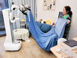 CHINA-GUANGDONG-SHENZHEN-SERVICIO DE LIMPIEZA HUMANO-ROBOT