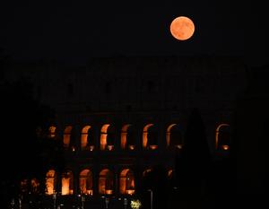 ITALIA-ROMA-LUNA LLENA