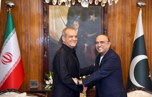 PAKISTAN-ISLAMABAD-IRAN-PRESIDENTE-ZARDARI-PEZESHKIAN-REUNION