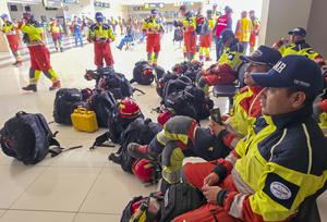 ECUADOR-LATACUNGA-VENEZUELA-TERREMOTOS-AYUDA