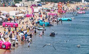 CHINA-SHANDONG-TURISMO A LA ORILLA DEL MAR