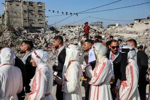 MEDIO ORIENTE-GAZA-CAMPAMENTO DE REFUGIADOS DE JABALIA-BODA GRUPAL