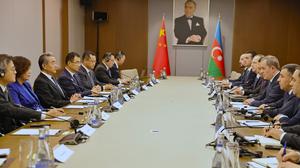 azerbaiyan-baku-china-wang-yi-ministro-de-relacion-101002026101575000421