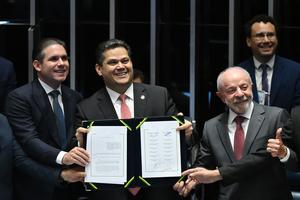 brasil-brasilia-lula-jornada-laboral-promulgacion-101002026101675000391