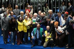 brasil-brasilia-lula-jornada-laboral-promulgacion-101002026101675000392