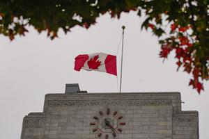 canada-vancouver-bandera-a-media-asta-101002026101975000009