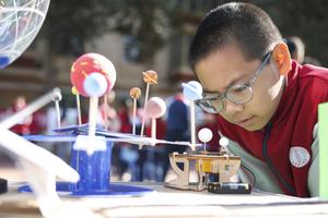 china-xinjiang-urumqi-escuela-festival-de-ciencia--101002026101475000270