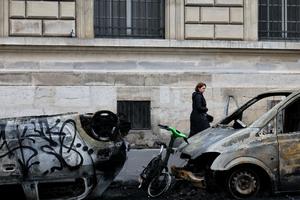 francia-paris-manifestacion-vehiculo-destruido-101002026102275000224