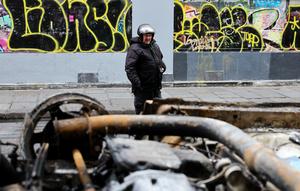 francia-paris-manifestacion-vehiculo-destruido-101002026102275000225