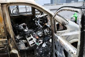 francia-paris-manifestacion-vehiculo-destruido-101002026102275000227