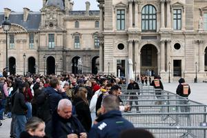 francia-paris-museo-de-louvre-protesta-101002026101975000100