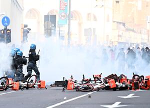 italia-bolonia-protestas-enfrentamientos-violentos-101002026101875000304