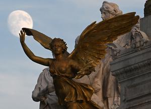 italia-roma-luna-101002026102375000487