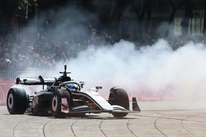 mexico-ciudad-de-mexico-f1-sergio-perez-show-run-101002026102875000531