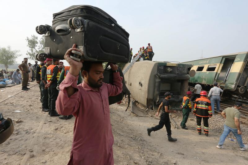 pakistan-multan-tren-descarrilamiento-accidente-101002026101375000146