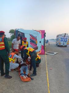 pakistan-rajanpur-autopista-accidente-101002026102175000104